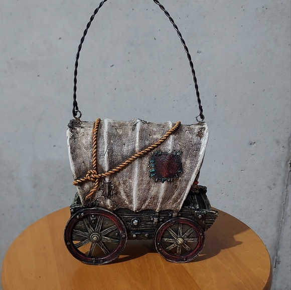 Stagecoach Birdhouse - Picture 9 of 11